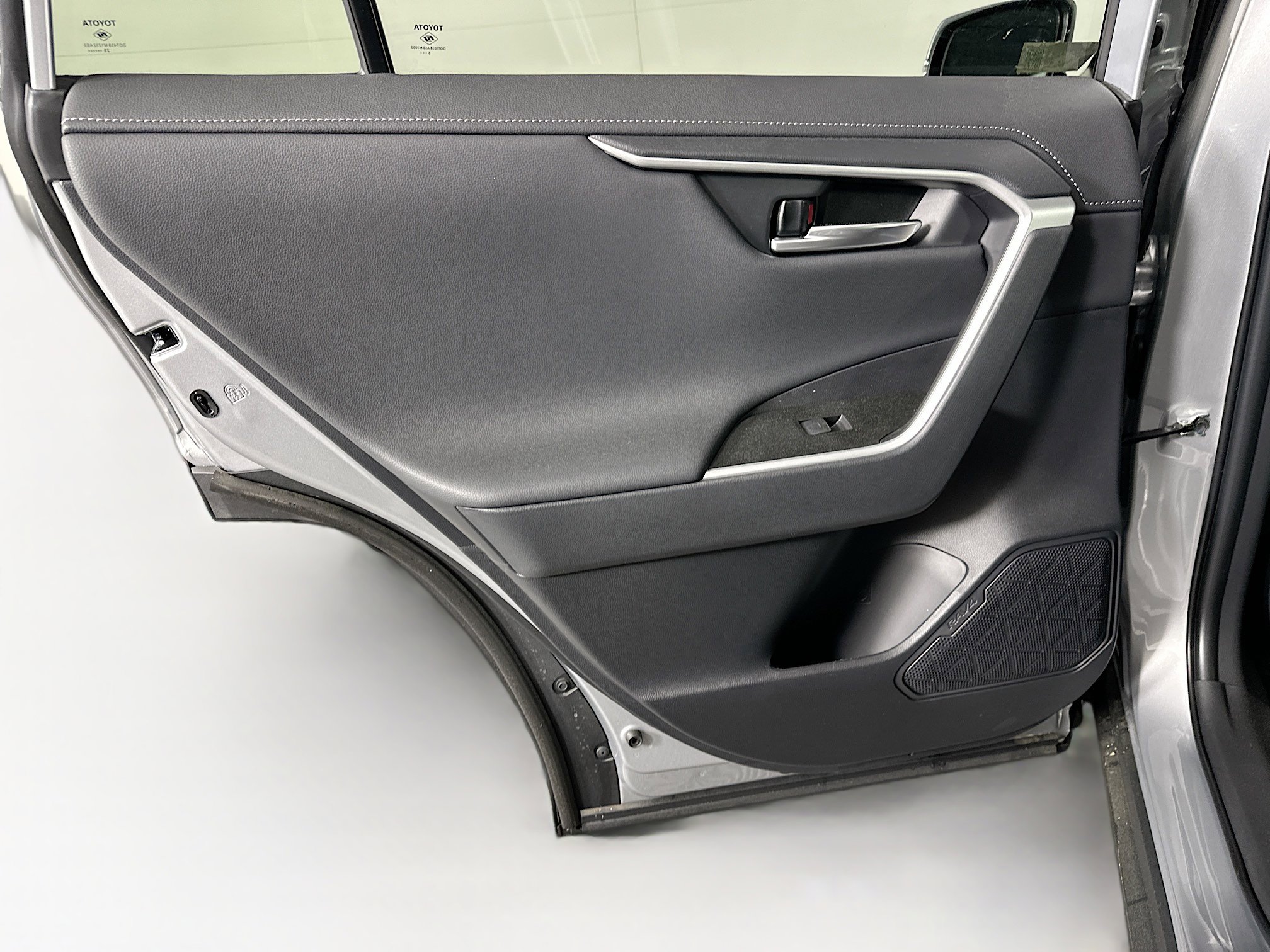 Used 2025 Toyota RAV4 Limited image 27