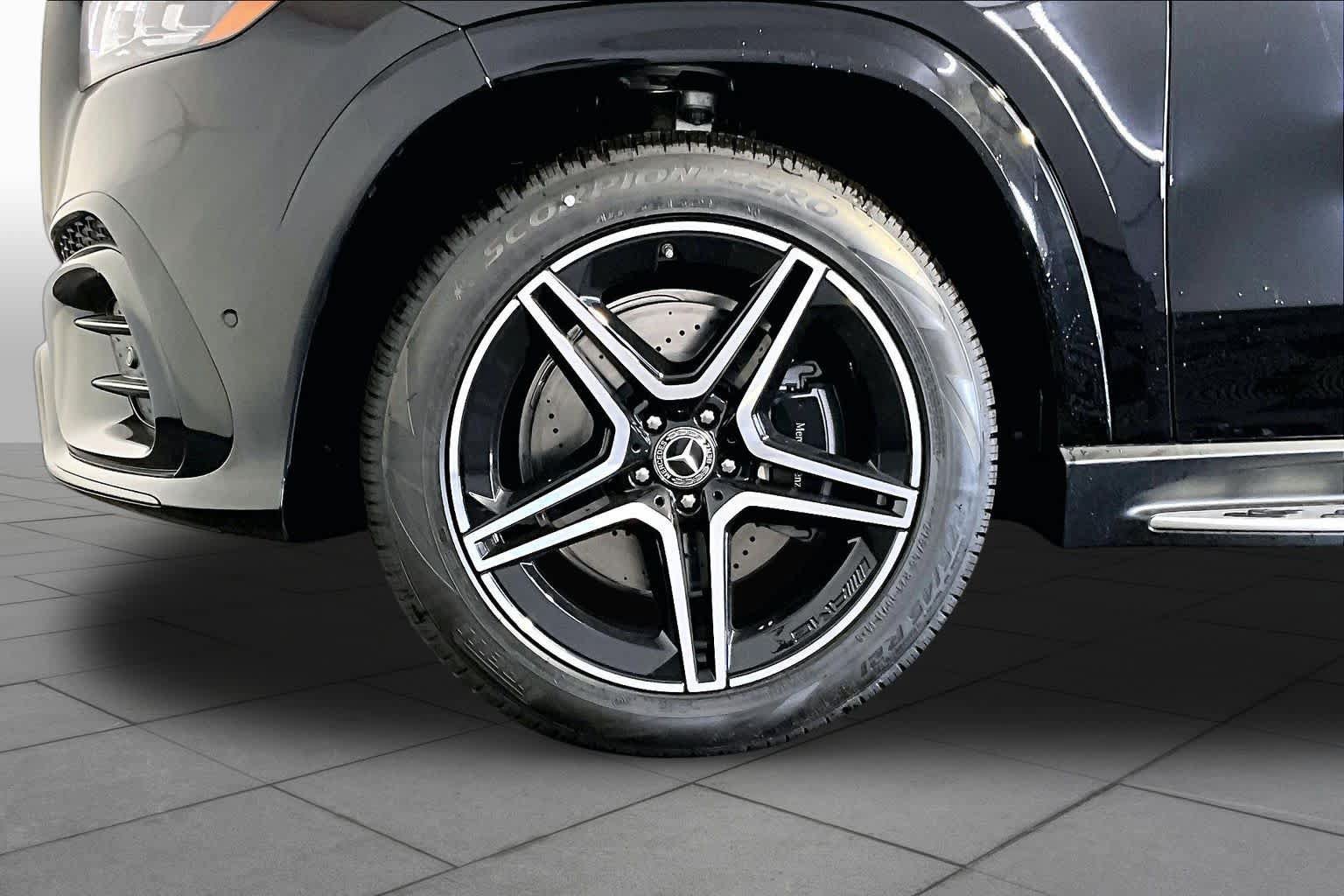New 2026 Mercedes-Benz GLS 450 4MATIC image 17