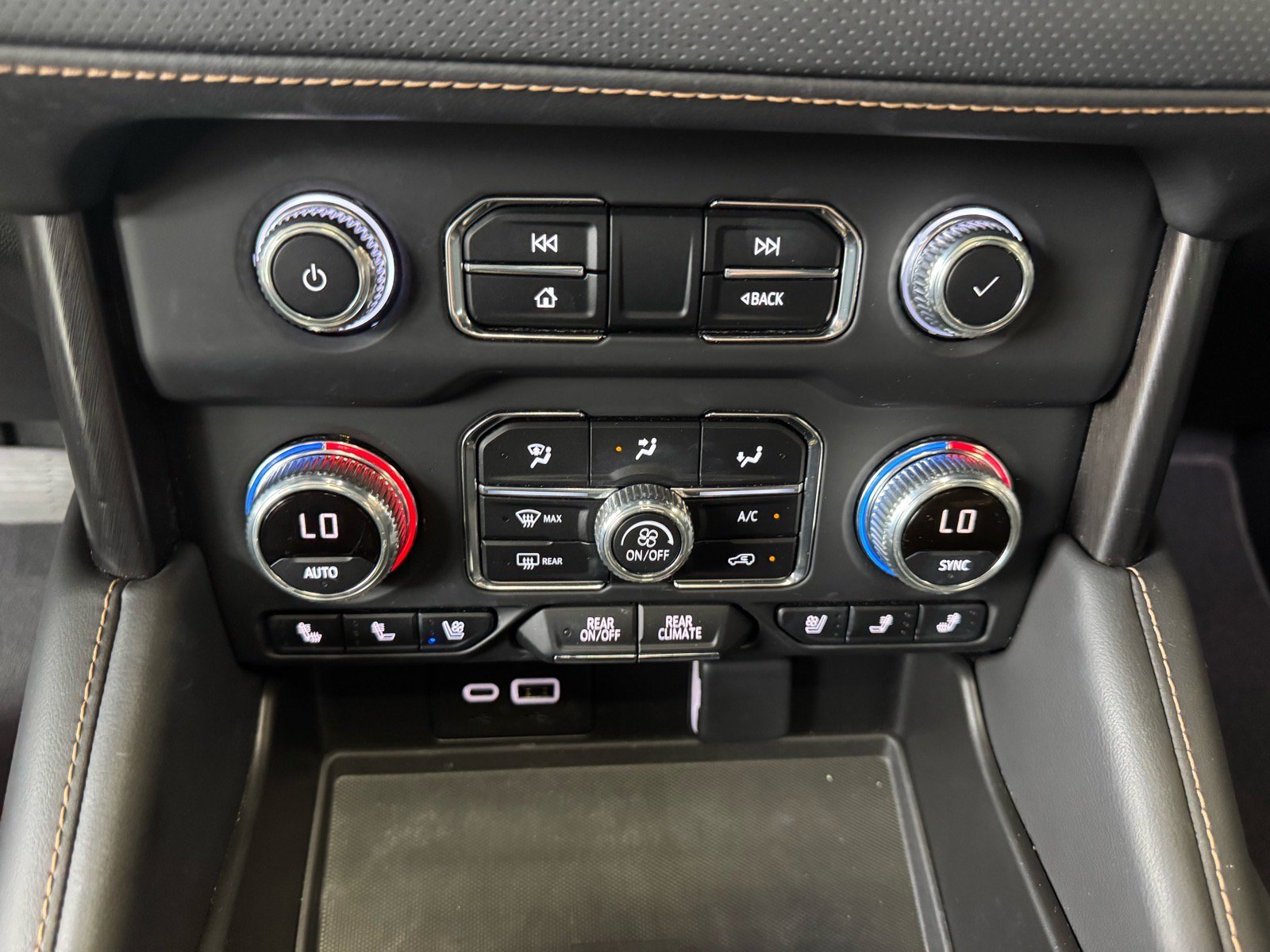 Used 2023 GMC Yukon AT4 w/ Max Trailering Package AWD/4WD image 26