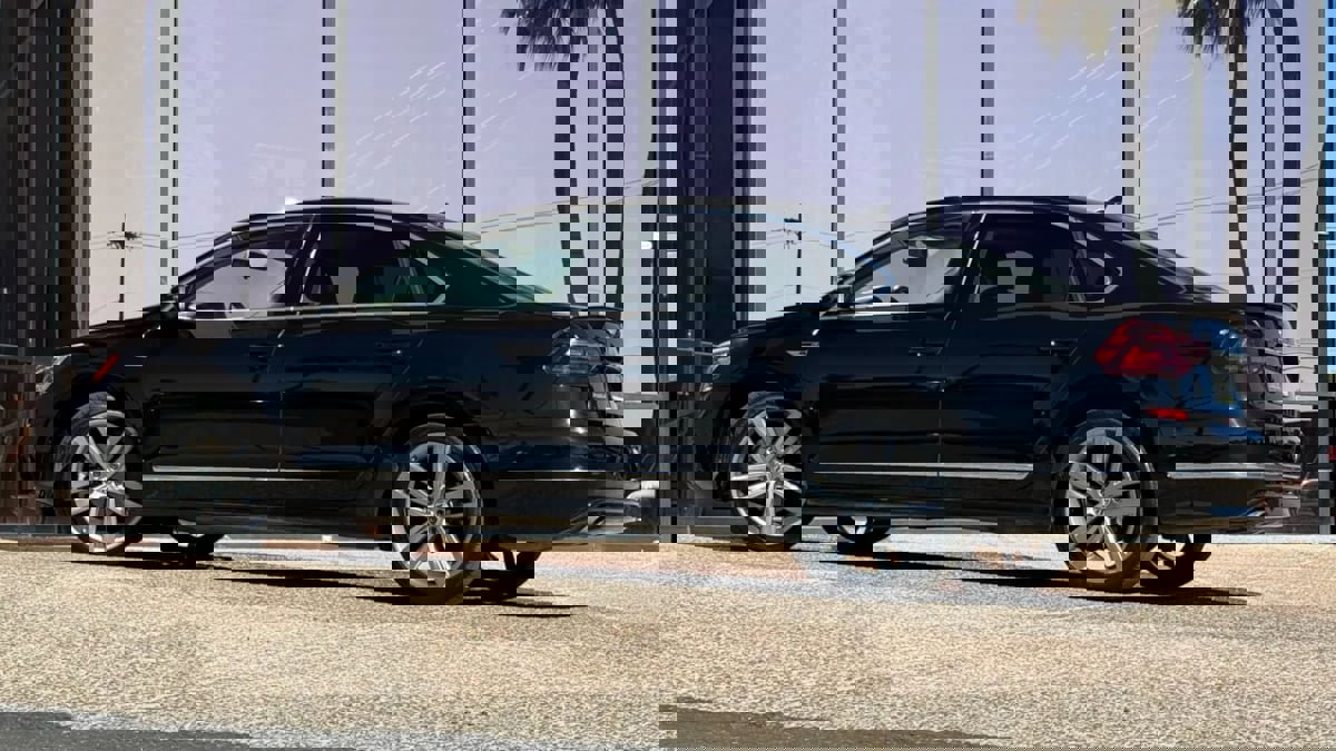 Used 2017 Volkswagen Passat 1.8T R-Line image 6