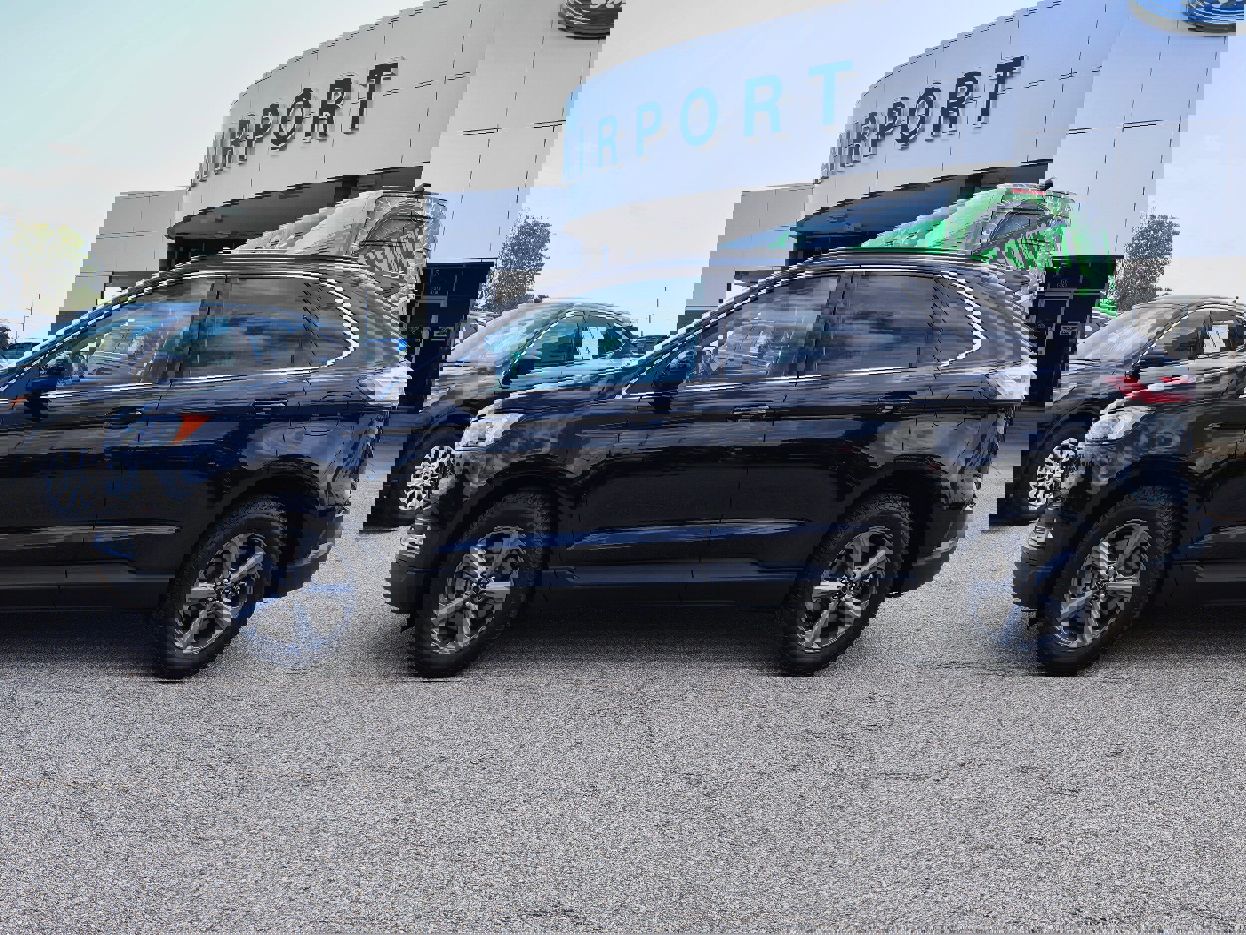 Used 2022 Ford Edge SEL w/ Sport Appearance Package image 2