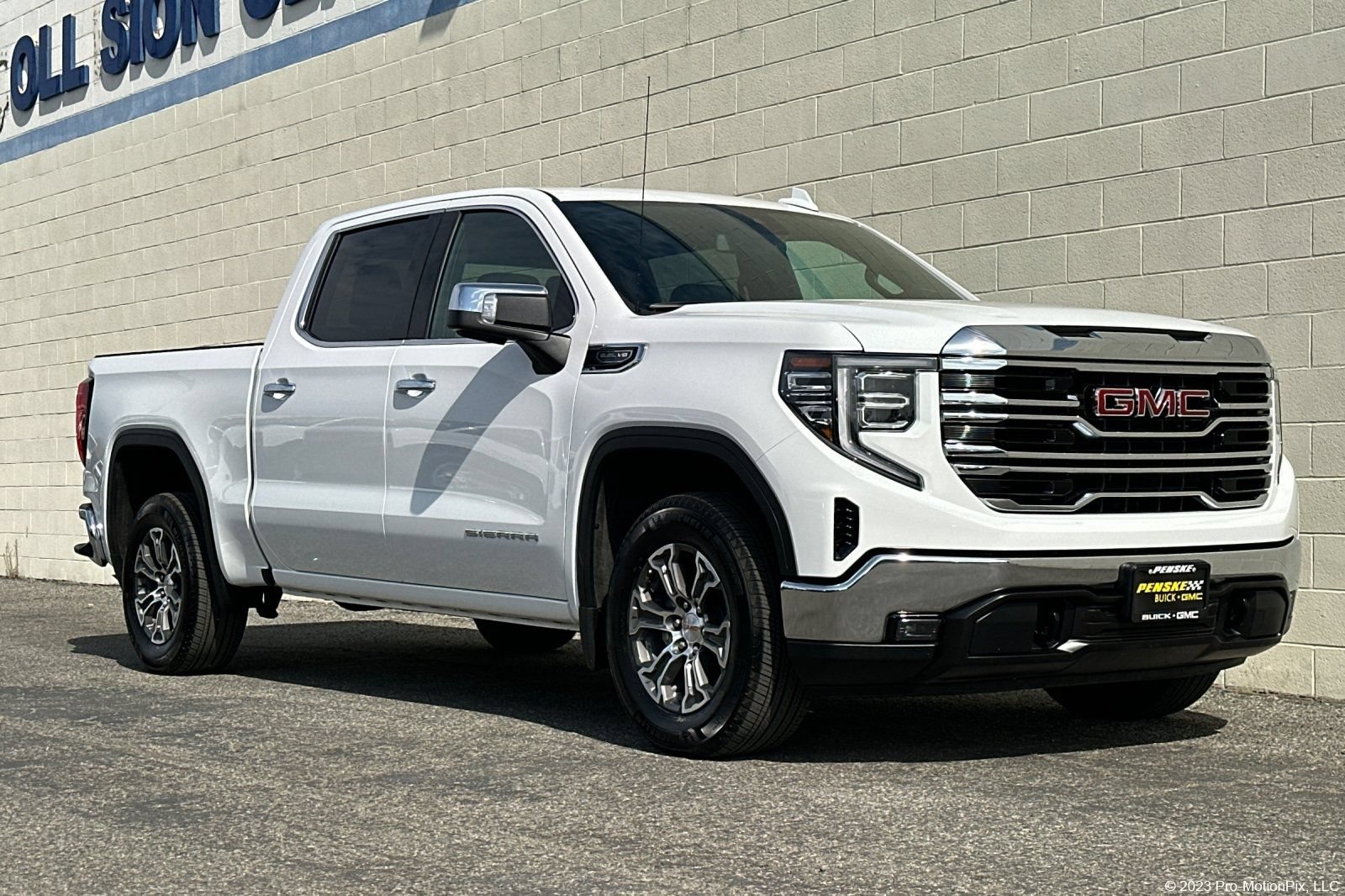 Certified 2026 GMC Sierra 1500 SLT RWD image 1
