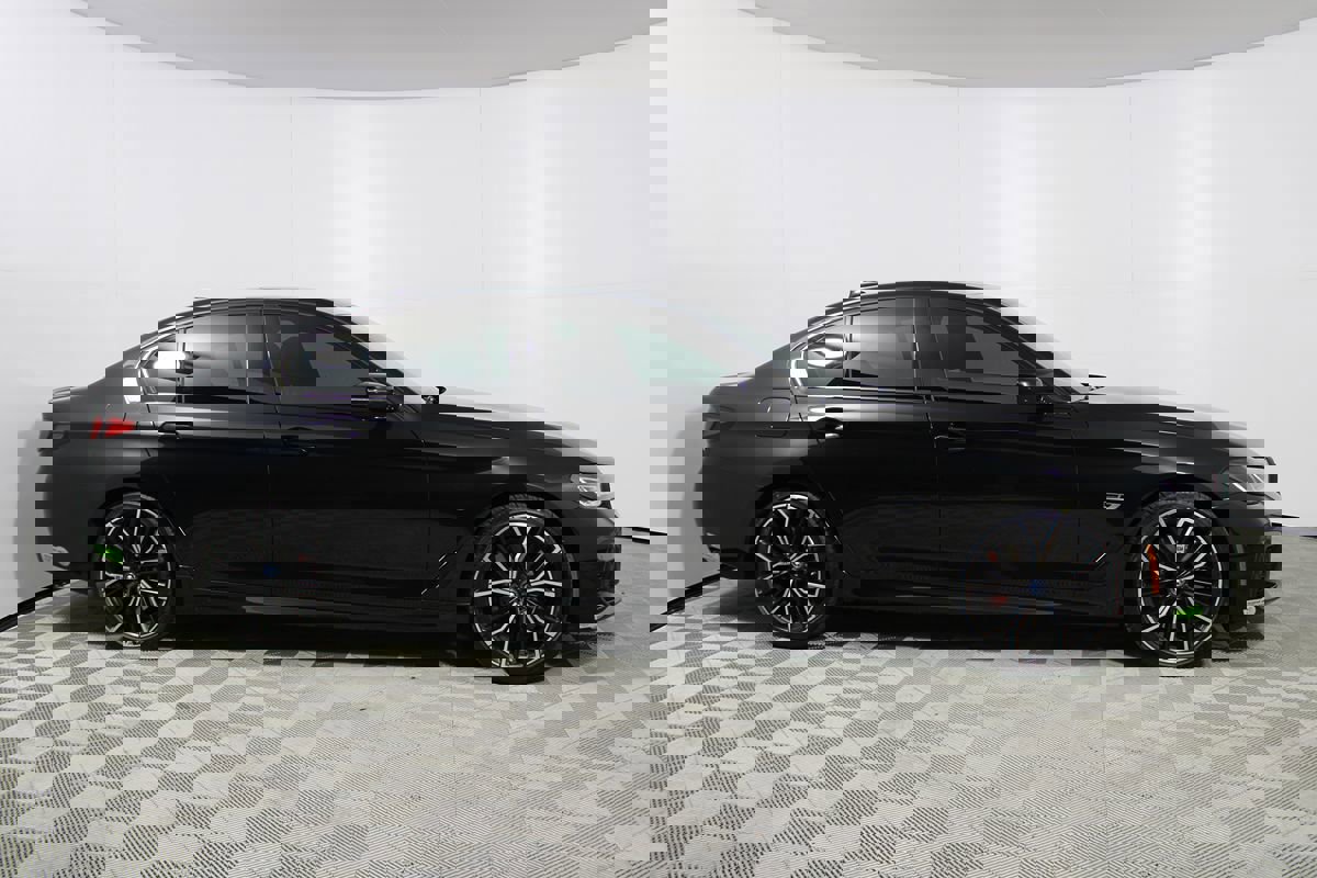 Used 2023 BMW 530e w/ M Sport Package image 38