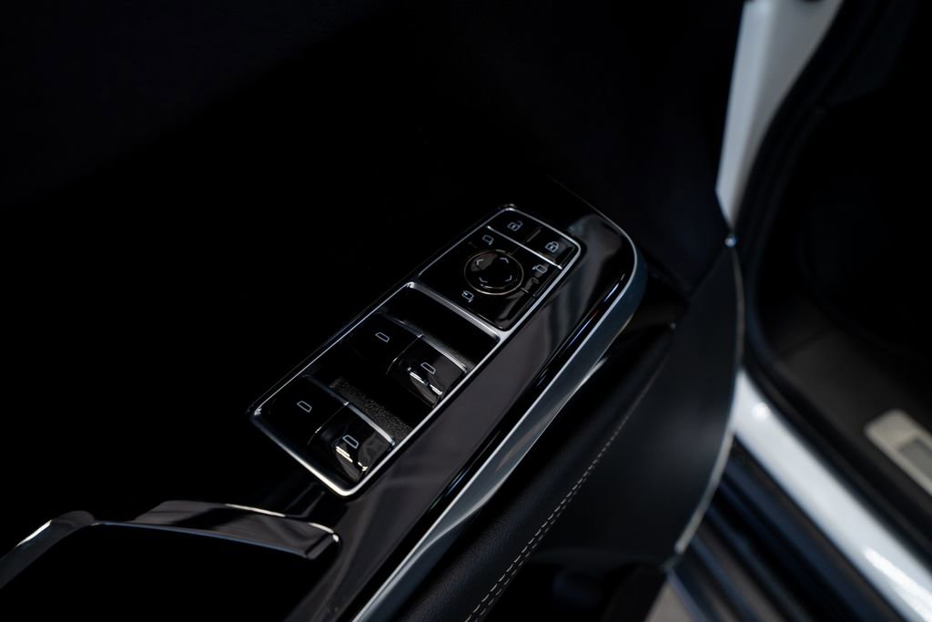 Used 2025 Cadillac Escalade ESV Sport w/ LPO, ONYX Package image 30