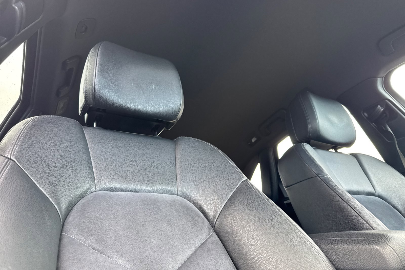 Used 2018 Porsche Macan AWD/4WD image 17