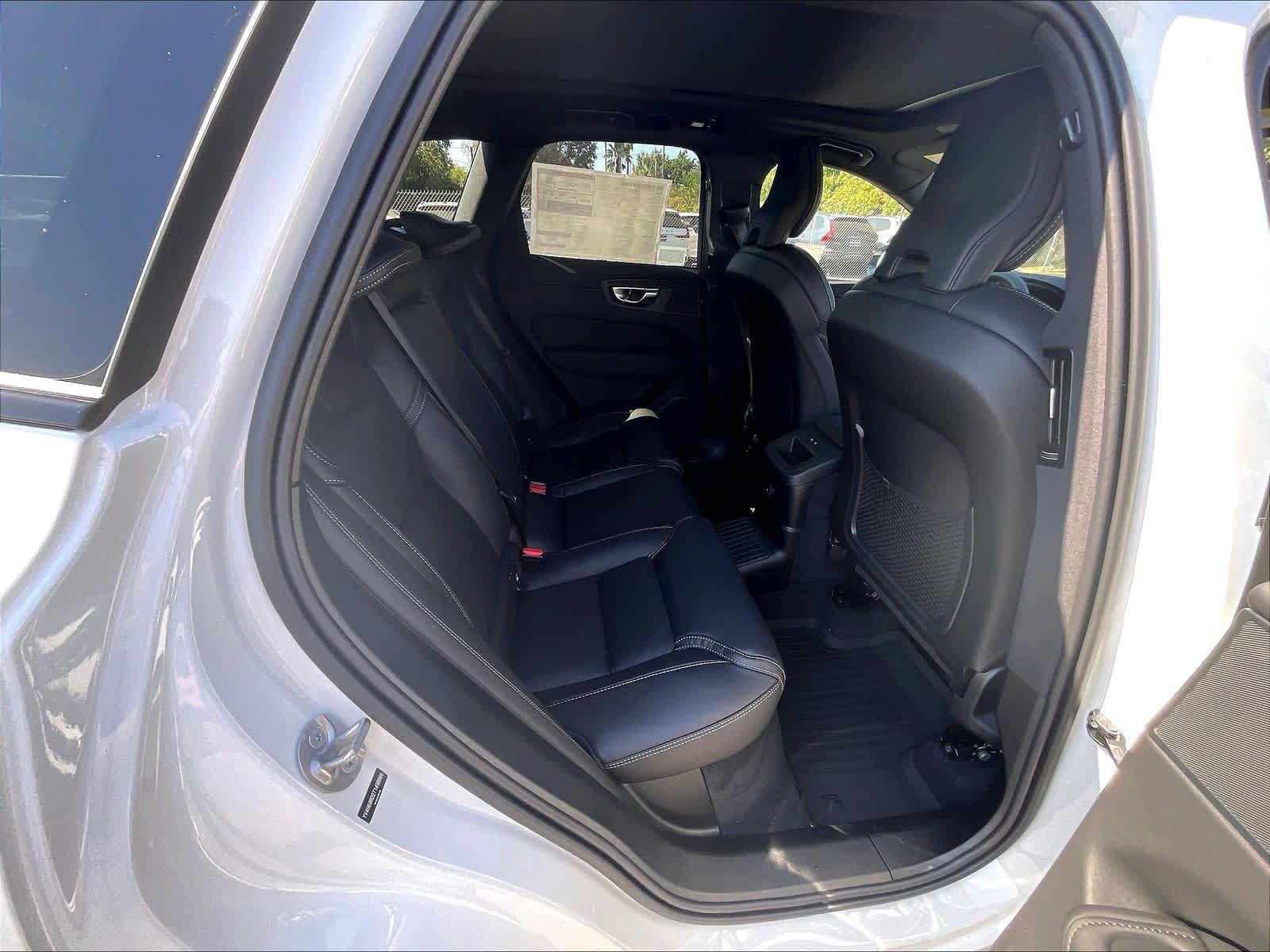 New 2026 Volvo XC60 T8 Ultra w/ Climate Package PRO AWD/4WD image 27