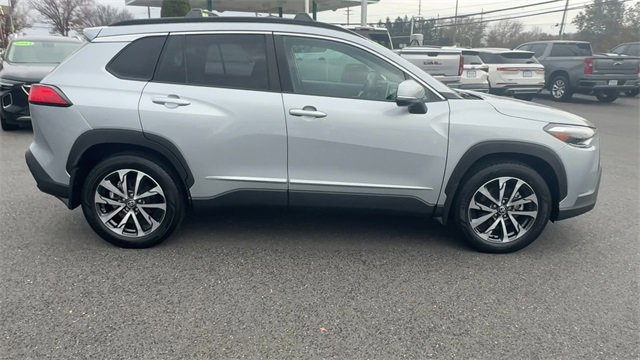 Used 2022 Toyota Corolla Cross XLE image 9