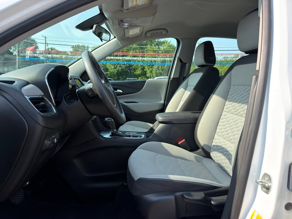 Used 2019 Chevrolet Equinox LS FWD image 2