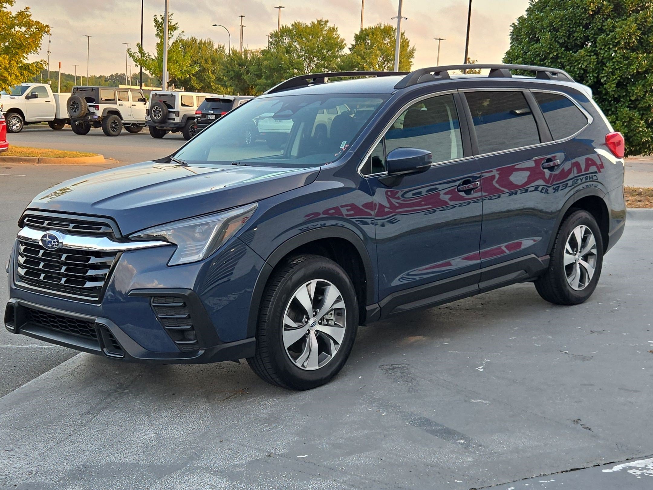 Used 2025 Subaru Ascent Premium AWD/4WD image 3