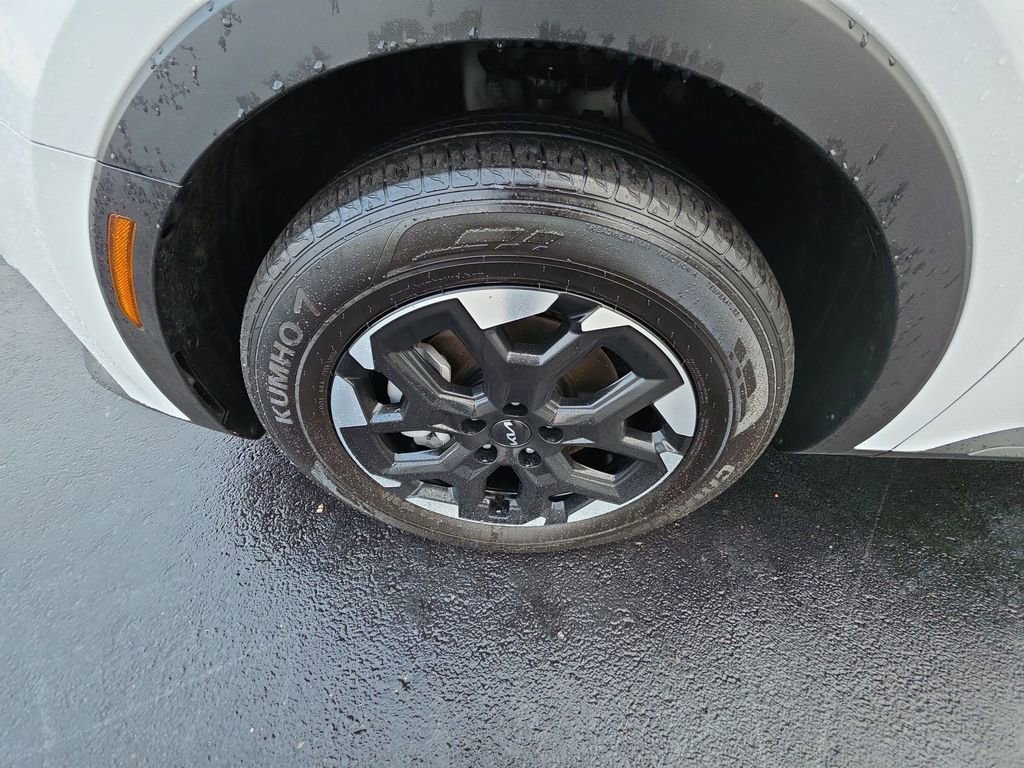 Used 2024 Kia Sorento S image 10