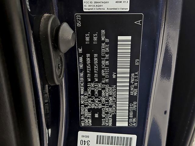 Used 2023 Toyota Sienna XSE AWD/4WD image 30