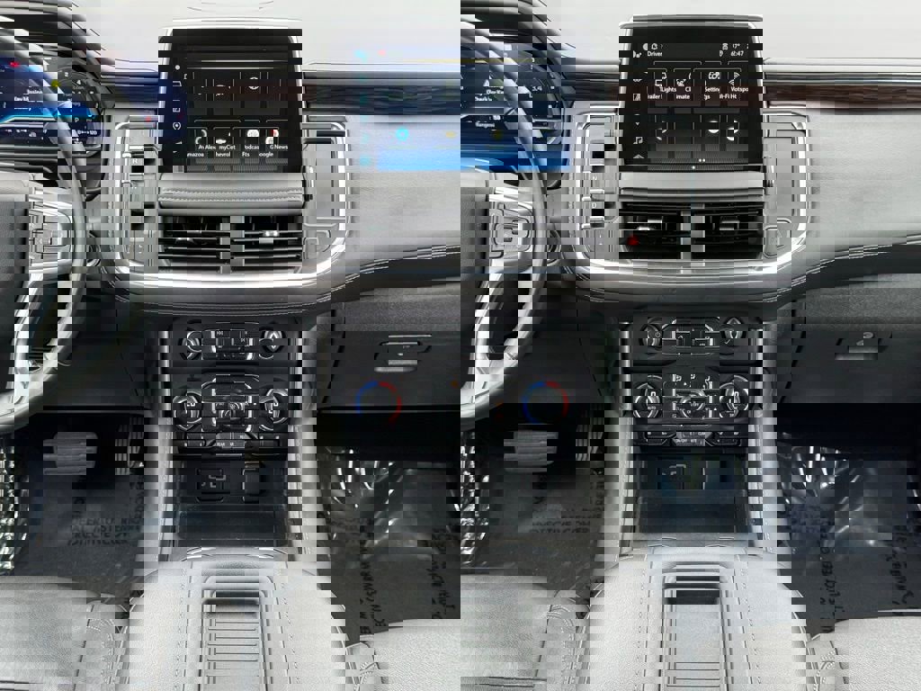 Used 2023 Chevrolet Suburban LT w/ Luxury Package AWD/4WD image 31