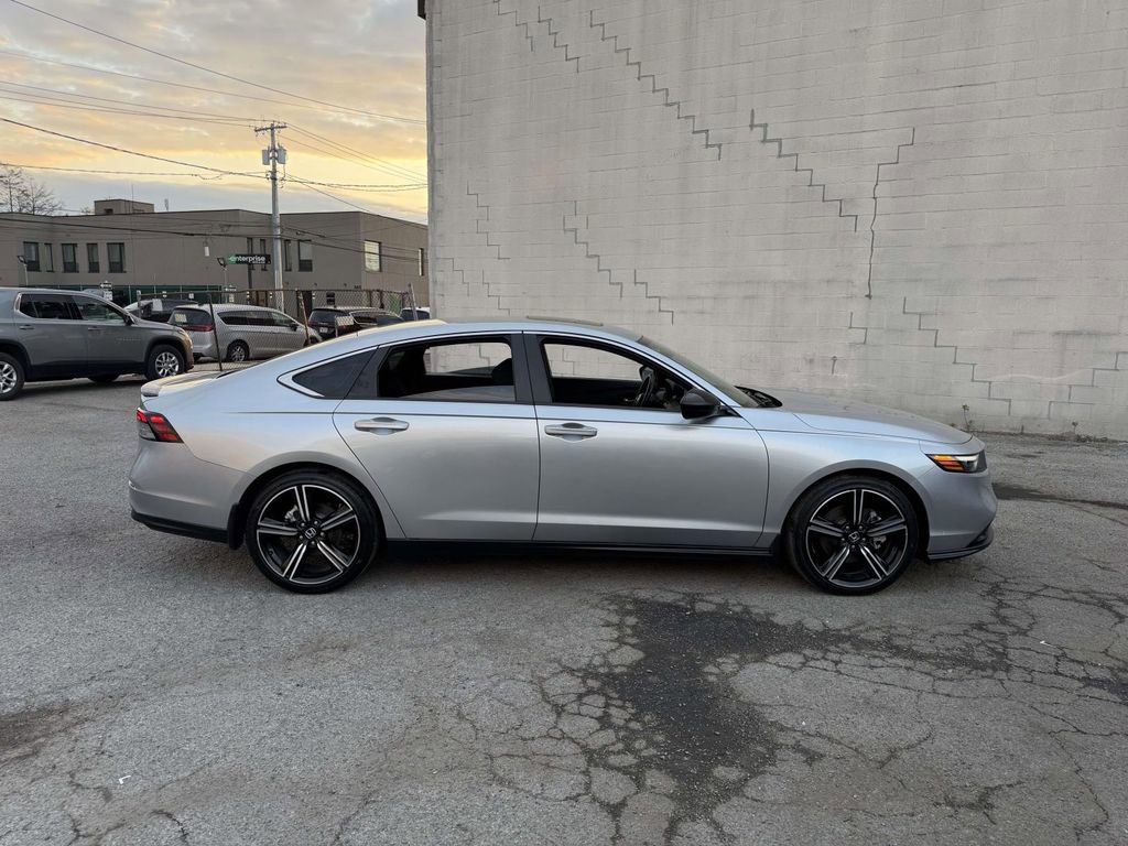 Used 2024 Honda Accord Sport image 9