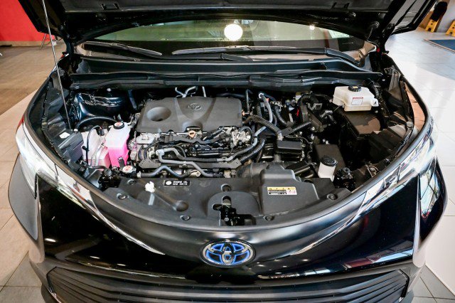 Used 2023 Toyota Sienna XLE FWD image 43