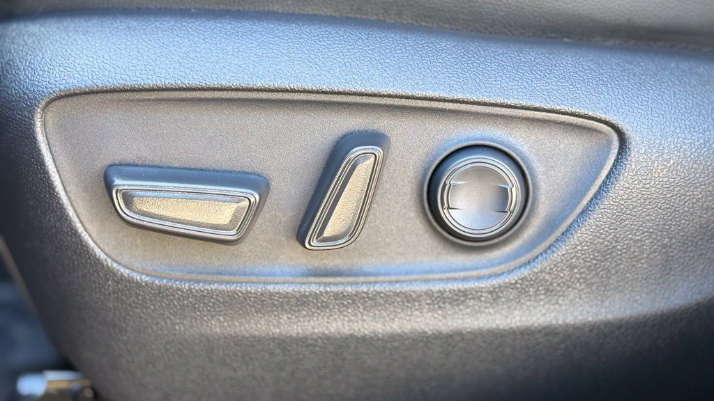 Used 2023 Toyota Highlander XLE AWD/4WD image 14