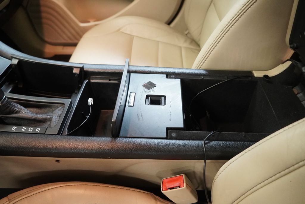 Used 2013 Ford Taurus SEL FWD image 23