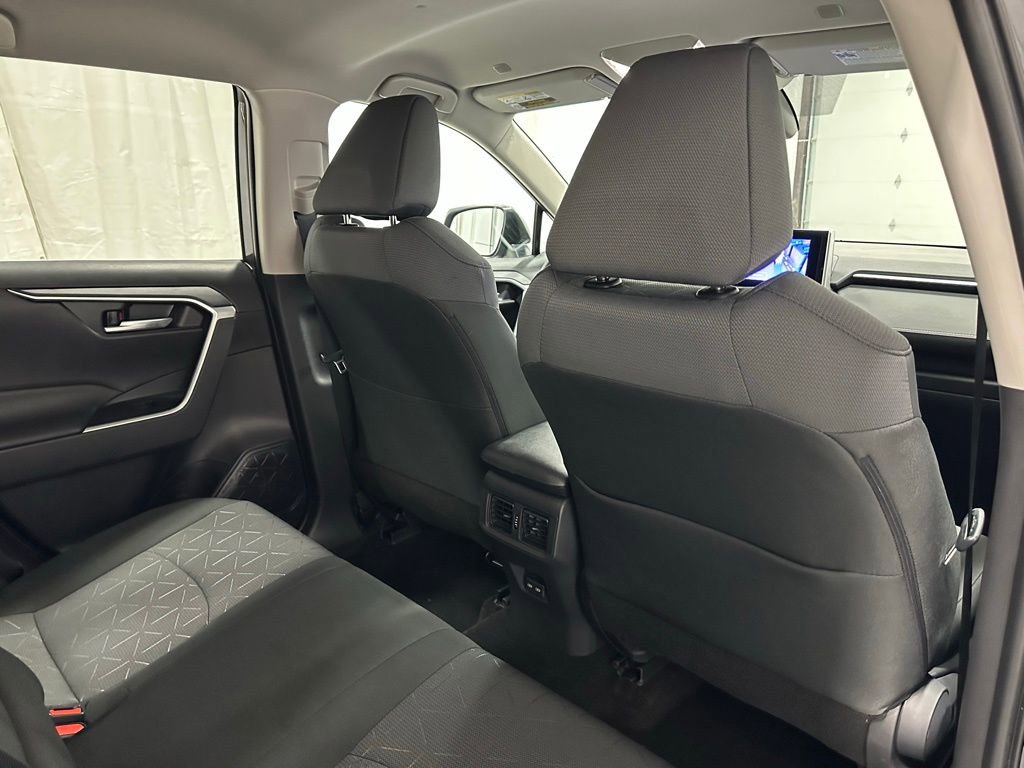 Used 2025 Toyota RAV4 XLE image 54