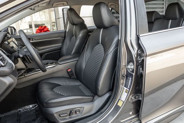 Used 2020 Toyota Camry SE FWD image 12