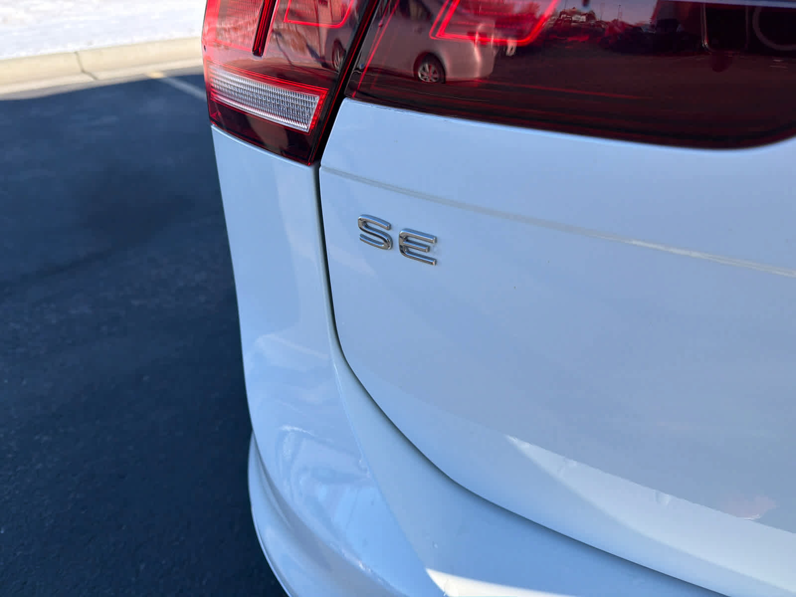 Used 2024 Volkswagen Tiguan SE image 10