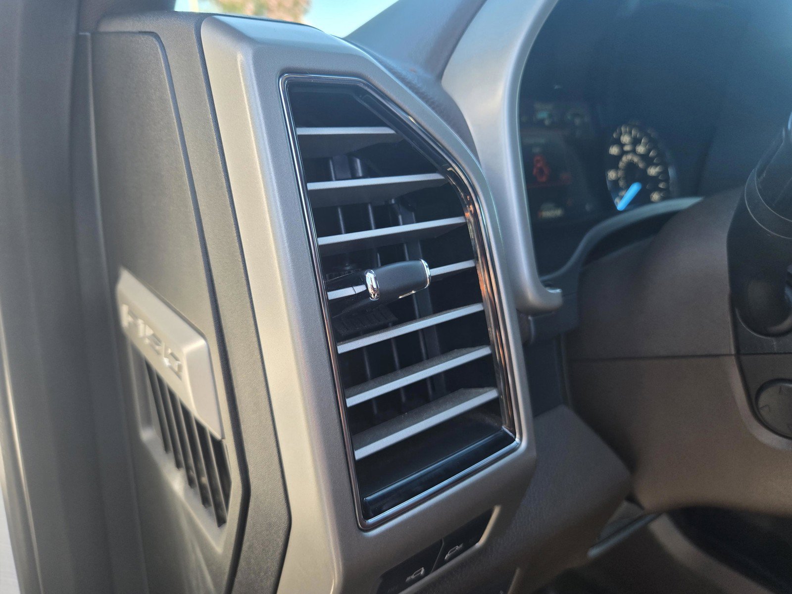 Used 2018 Ford F150 King Ranch w/ Equipment Group 601A Luxury AWD/4WD image 13