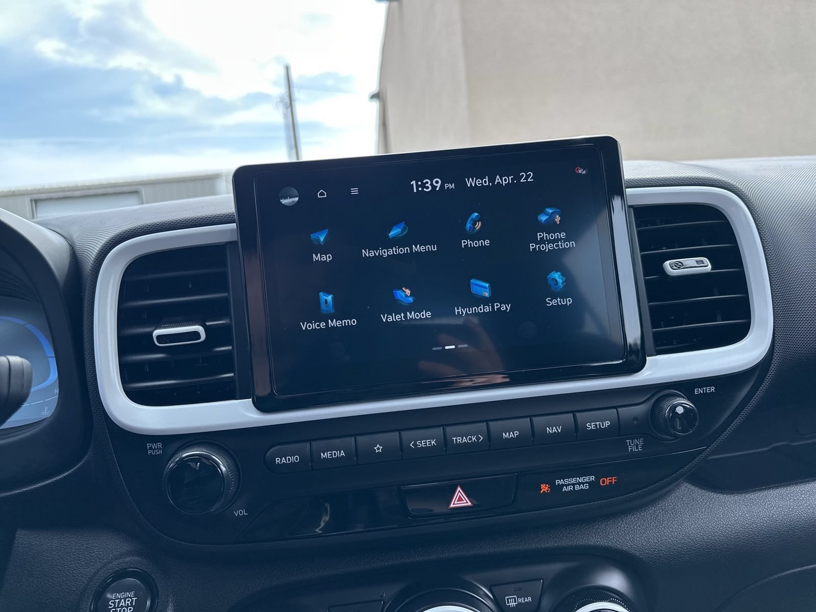 Used 2023 Hyundai Venue Limited FWD image 42