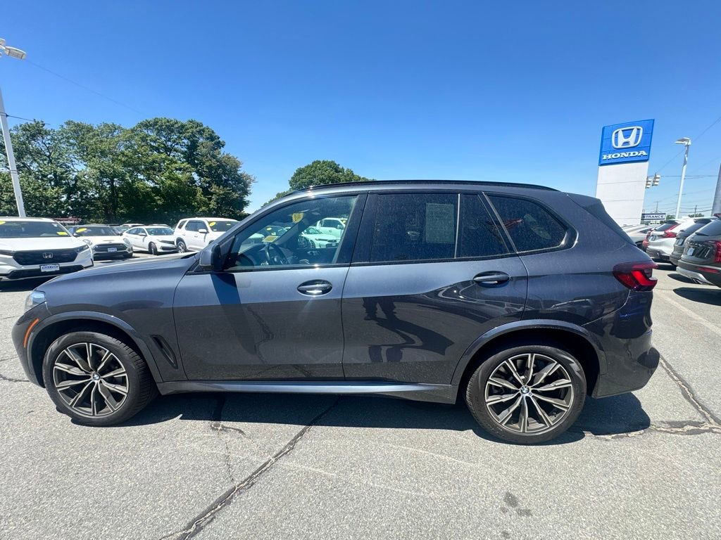 Used 2022 BMW X5 xDrive40i w/ M Sport Package AWD/4WD image 3