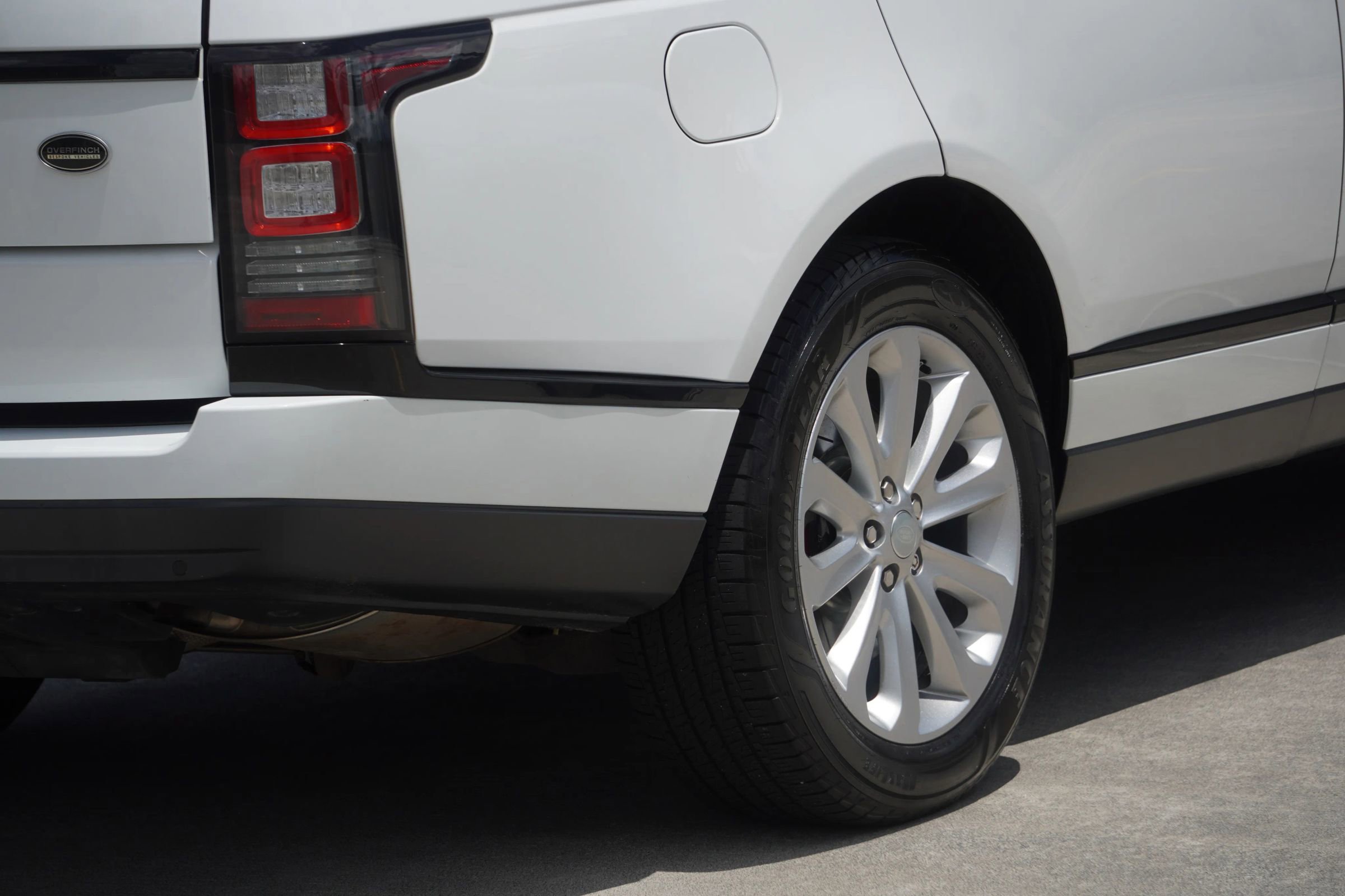 Used 2016 Land Rover Range Rover HSE image 17