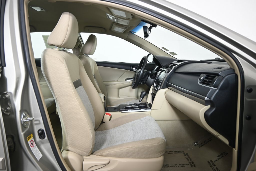 Used 2014 Toyota Camry LE image 13