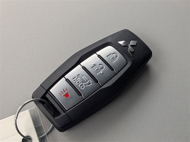 New 2025 Mitsubishi Outlander SE image 27