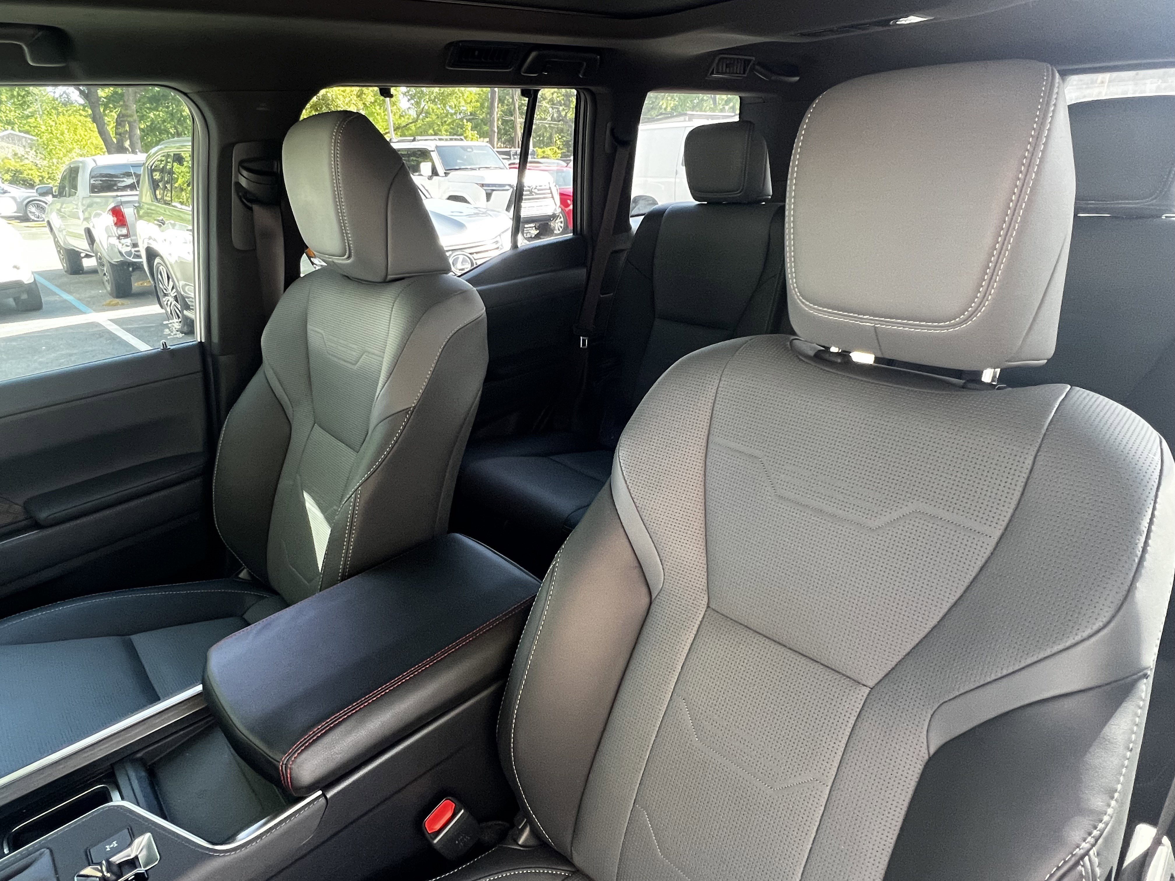 Used 2025 Lexus GX 550 w/ Accessory Package (2T) image 18