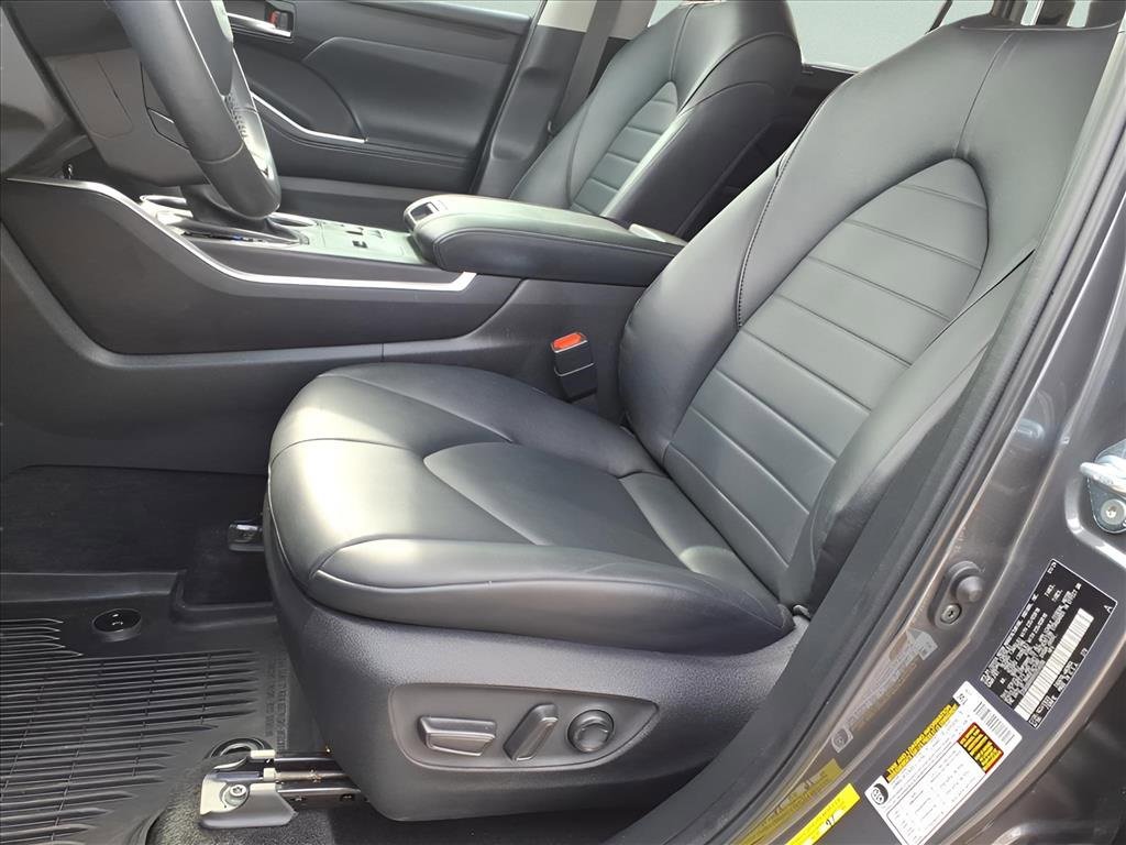 Used 2024 Toyota Highlander XLE image 13