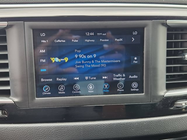 Used 2020 Chrysler Pacifica Touring-L w/ S Appearance Package FWD image 15