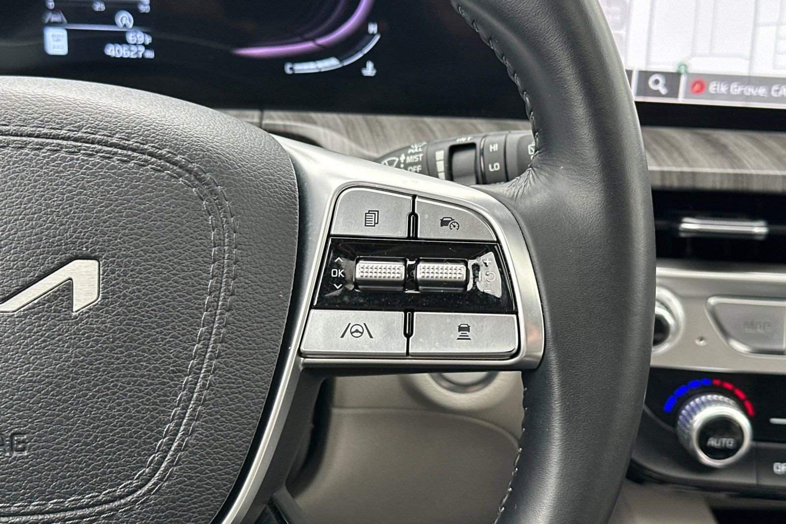 Used 2023 Kia Telluride EX w/ EX Captain's Chair Package image 28