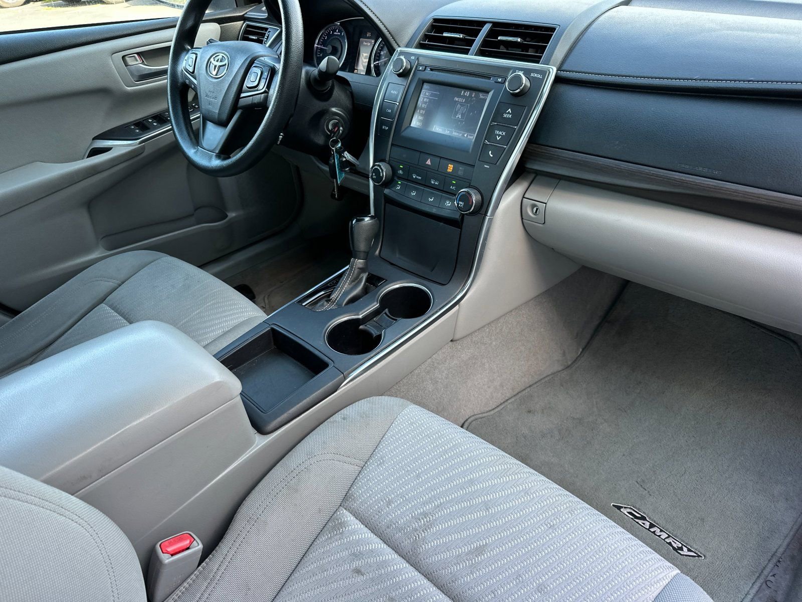 Used 2016 Toyota Camry LE FWD image 15