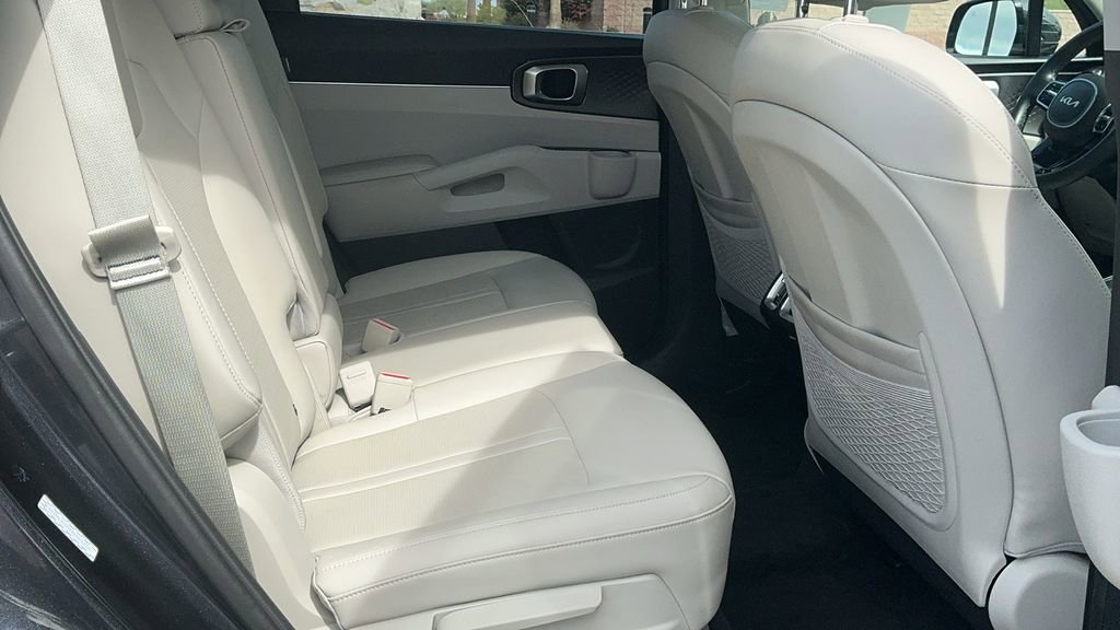 Certified 2025 Kia Sorento S w/ Panoramic Sunroof Package FWD image 16