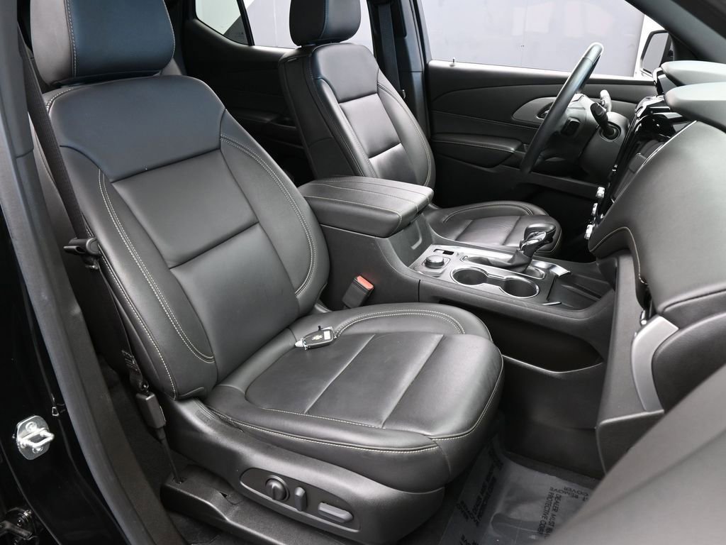 Used 2023 Chevrolet Traverse LT w/ Midnight/Sport Edition image 48