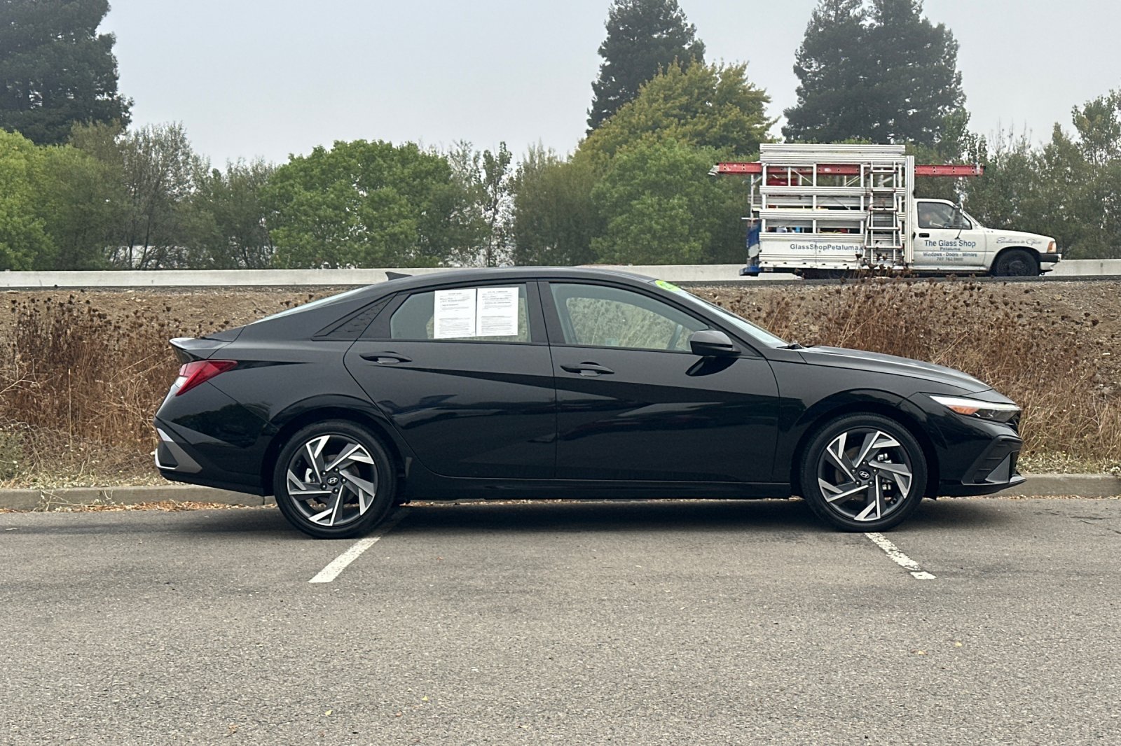 Used 2025 Hyundai Elantra SEL FWD image 3