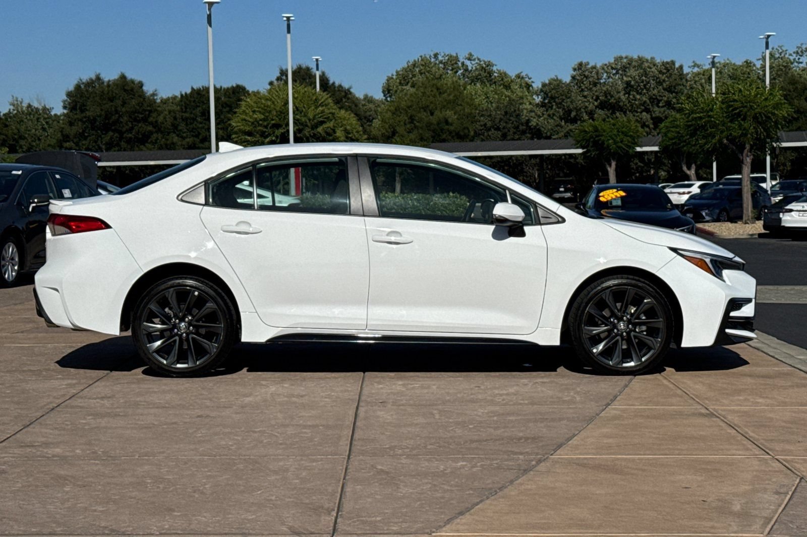 Used 2025 Toyota Corolla SE FWD image 3