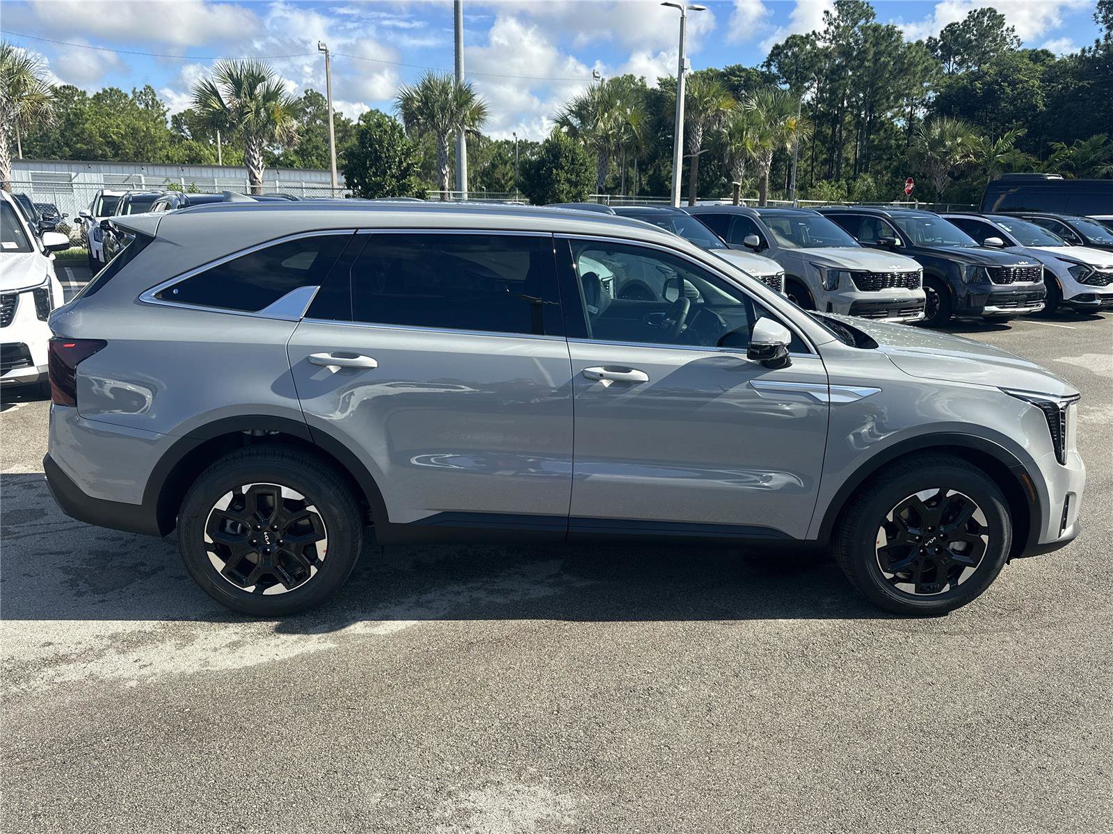 New 2026 Kia Sorento S image 4