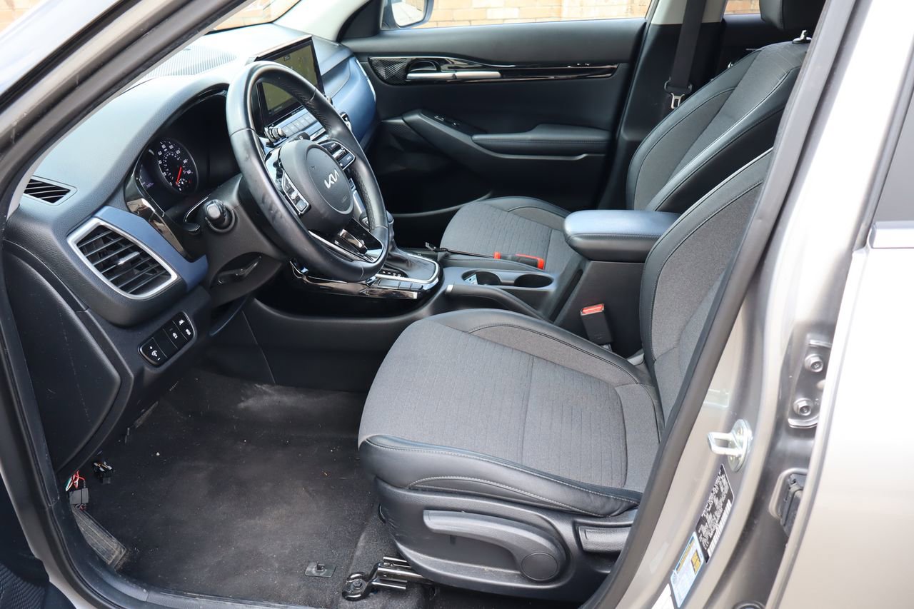 Used 2022 Kia Seltos S FWD image 14