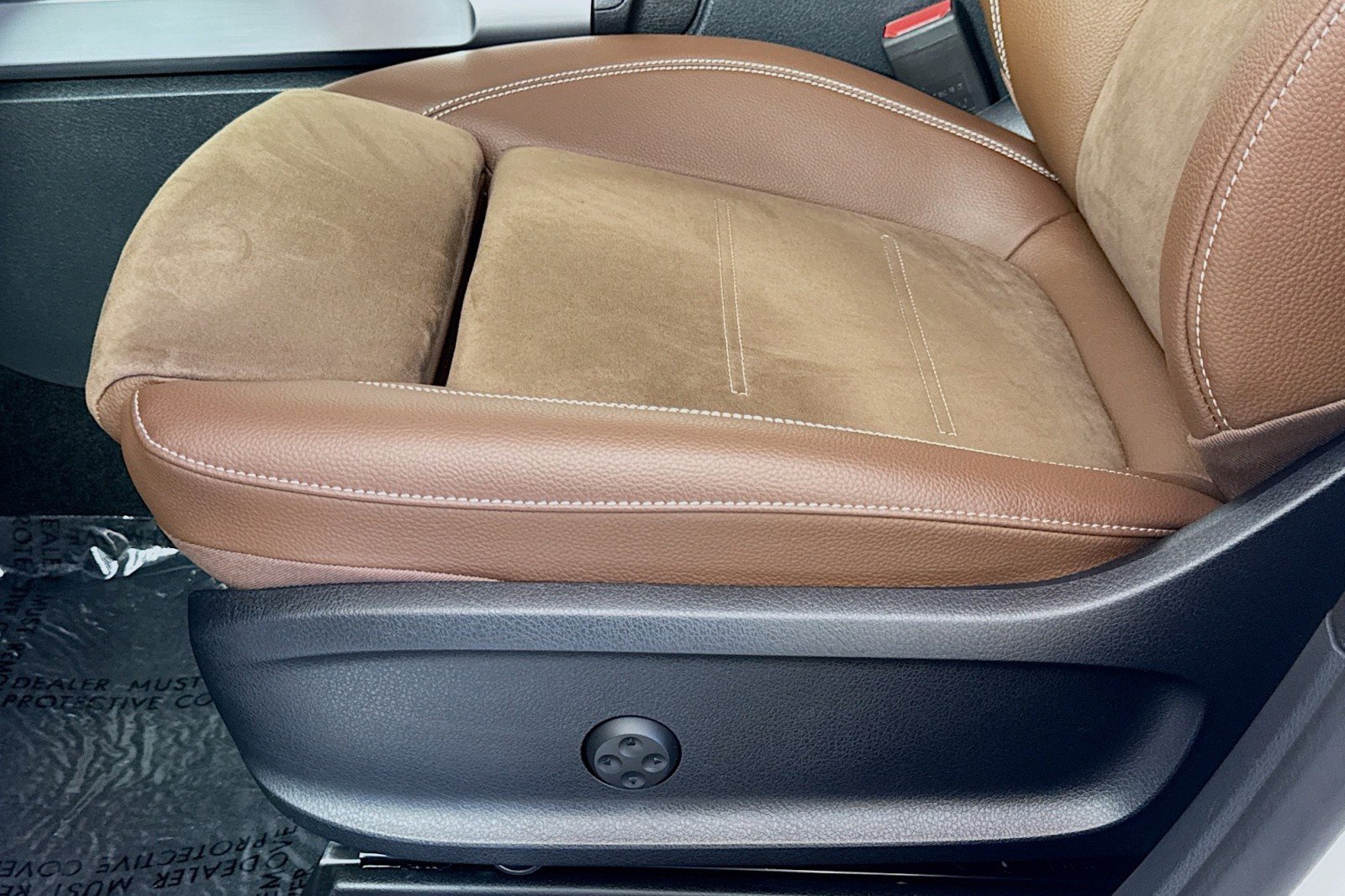 New 2025 Mercedes-Benz GLB 35 AMG 4MATIC image 17