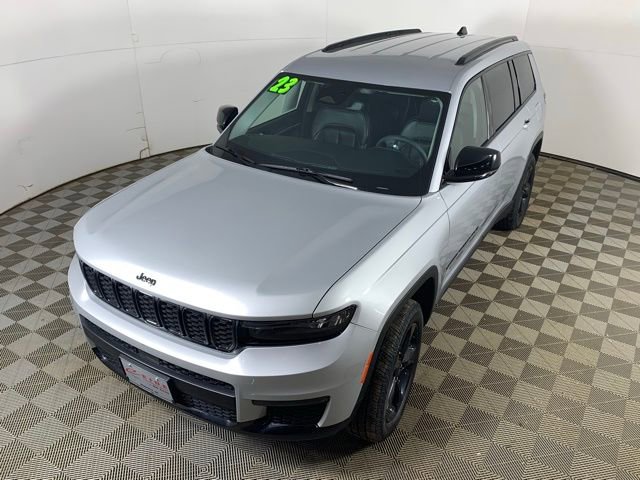 Used 2023 Jeep Grand Cherokee L Limited w/ Black Appearance Package image 9