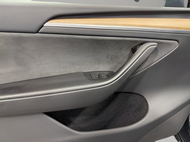 Used 2023 Tesla Model Y Long Range image 9