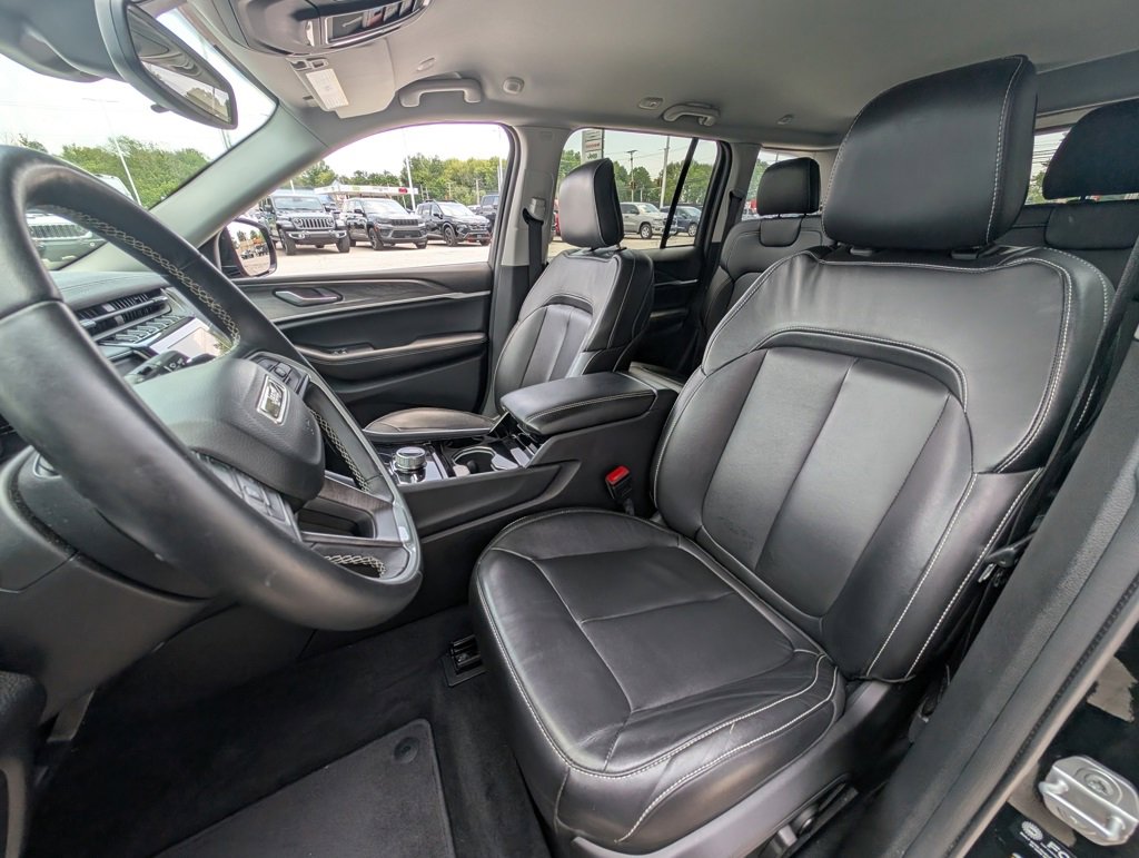 Used 2022 Jeep Grand Cherokee Limited image 15