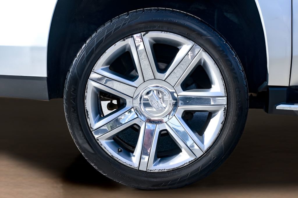 Used 2018 Cadillac Escalade ESV Luxury image 23