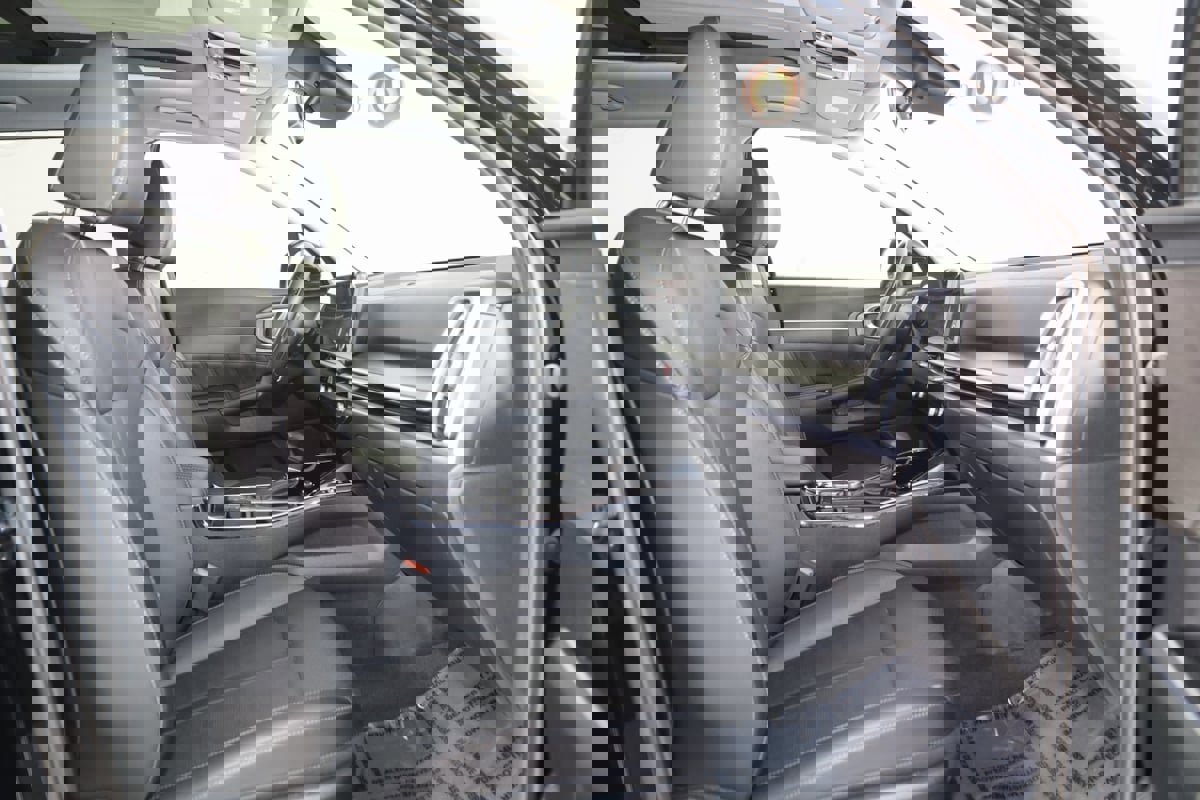 Used 2025 Kia Sorento SX image 13