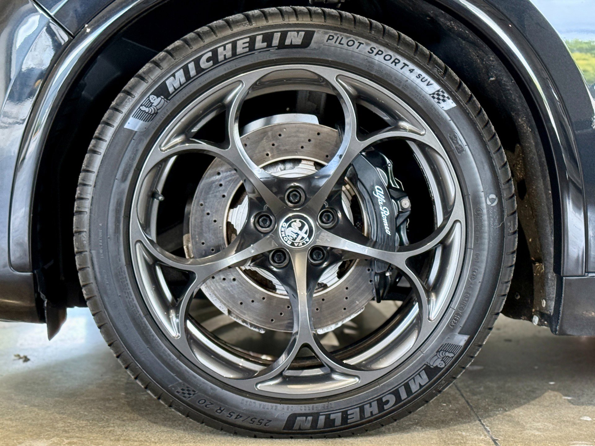 Used 2018 Alfa Romeo Stelvio Quadrifoglio w/ Driver Assist Dynamic Package AWD/4WD image 22