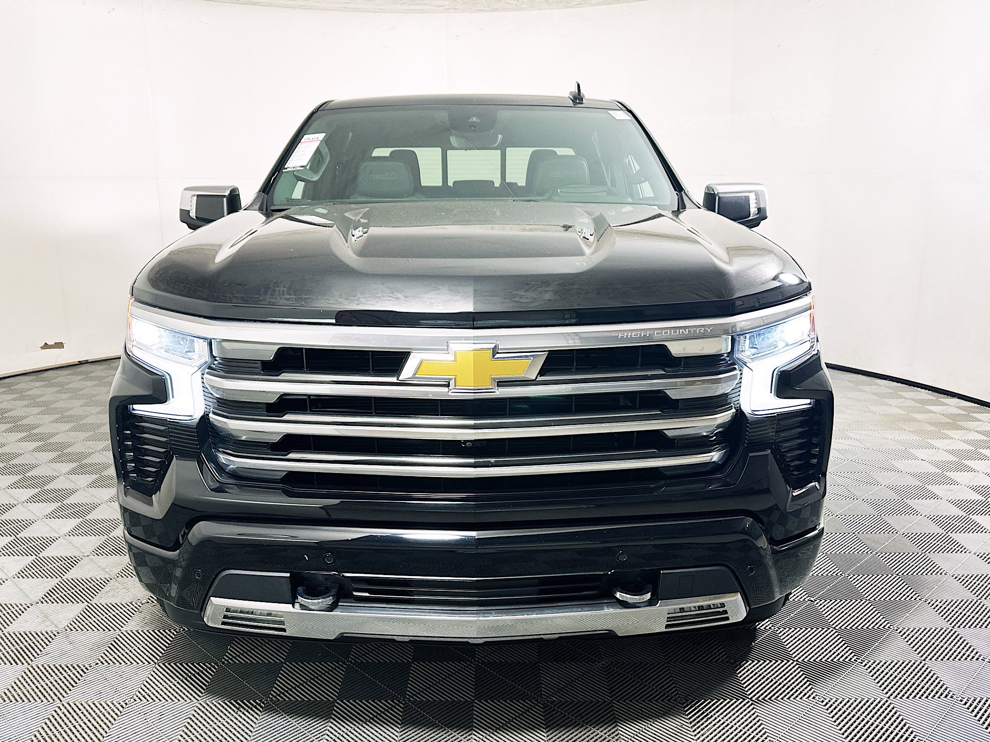 Used 2023 Chevrolet Silverado 1500 High Country w/ Technology Package AWD/4WD image 8