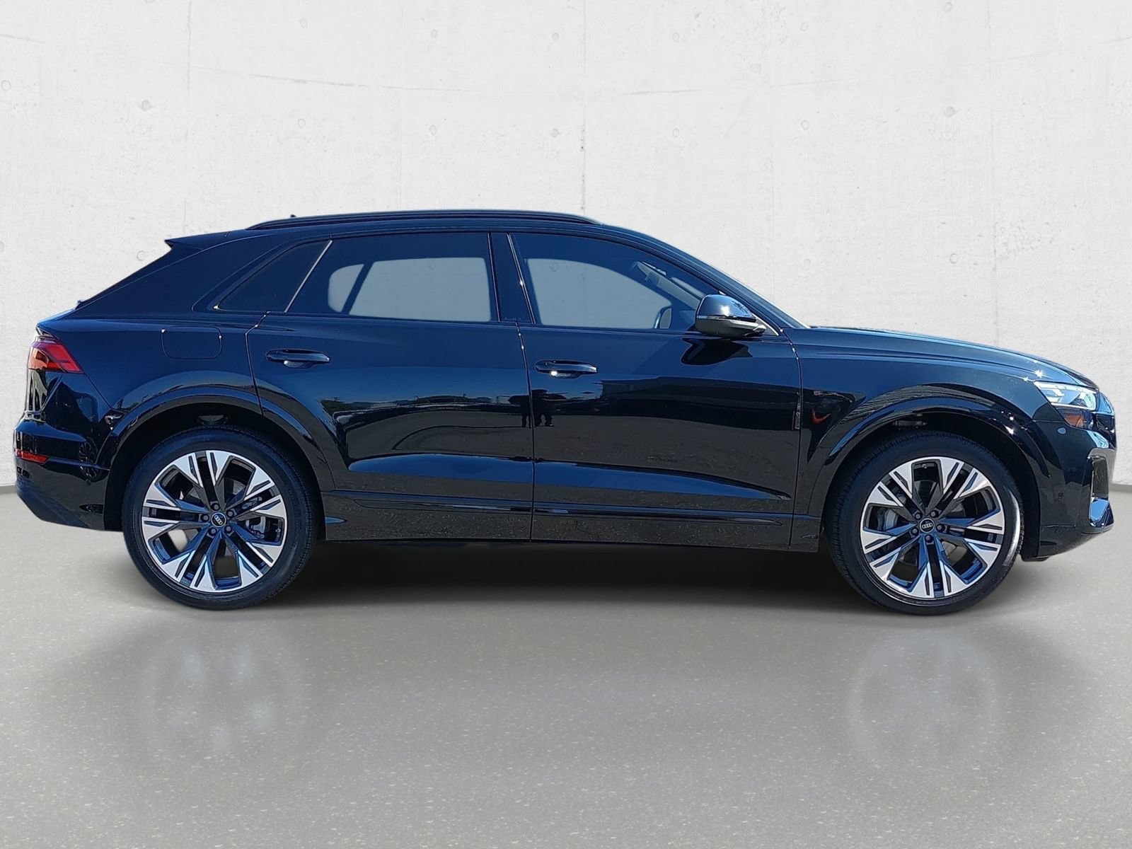 Used 2024 Audi Q8 Premium Plus w/ Premium Plus Package AWD/4WD image 4