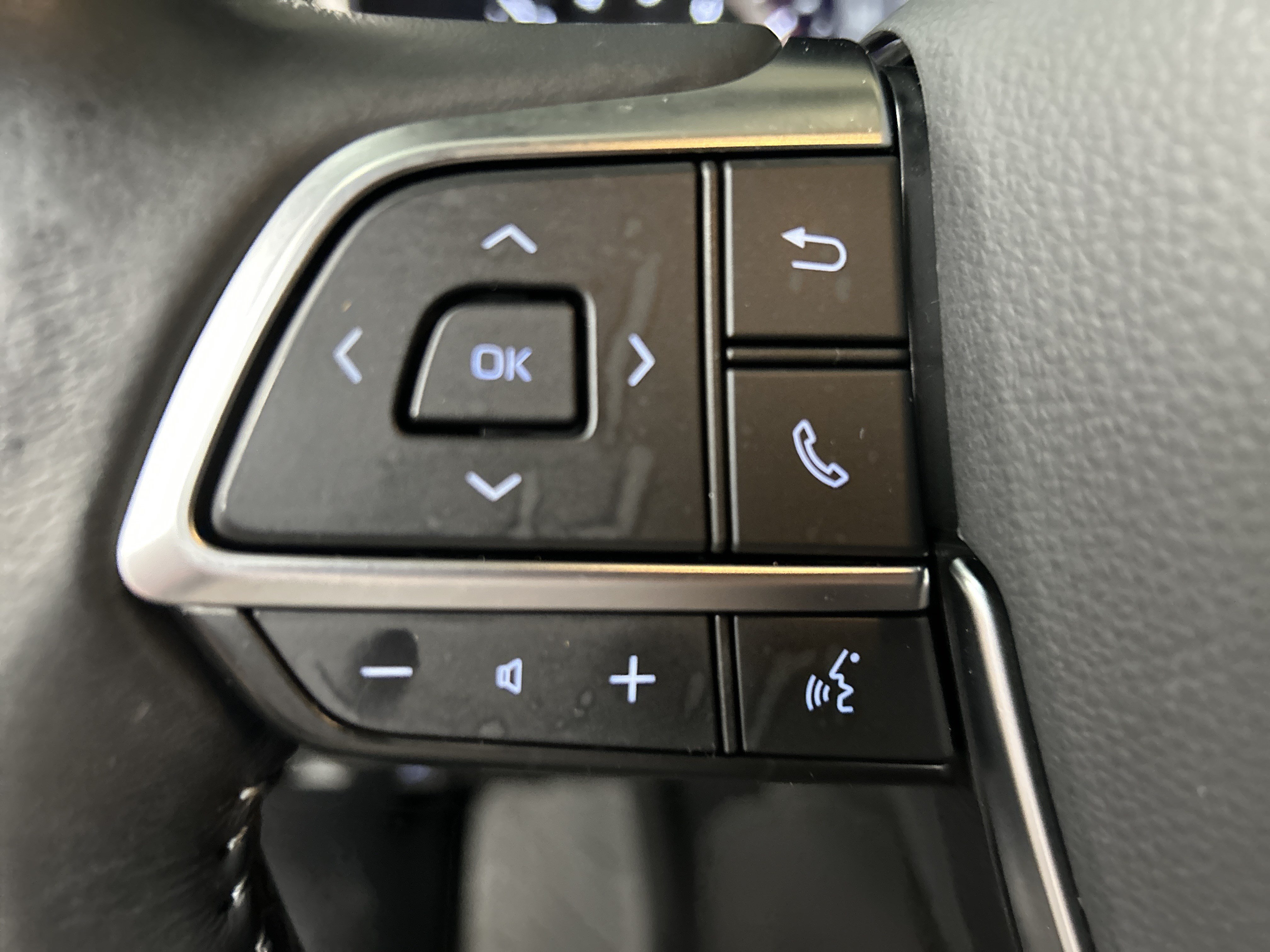 Used 2021 Toyota Highlander XSE FWD image 21